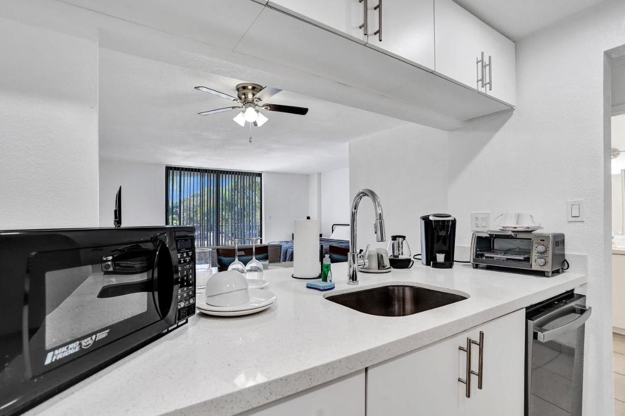 Modern Miami Studio w King & Tub - 205 - 2