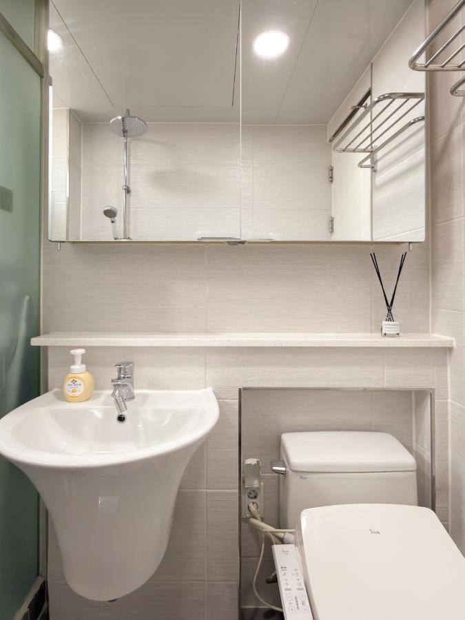 8-minute walk from Gangnam Station Seoul Gangnam Plastic surgery Free luggage storage 8 minutes to the airport bus - 2