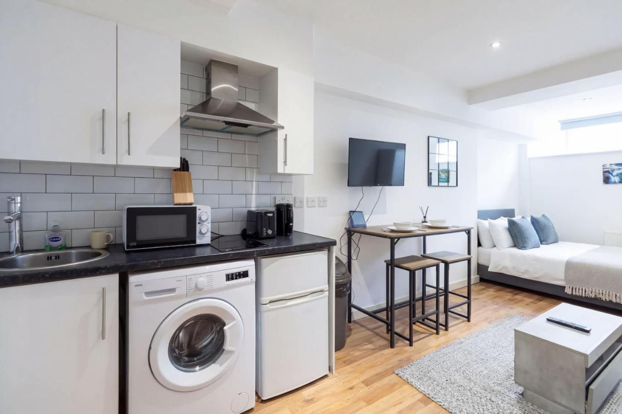 Modern Shoreditch Studio Central Location - 4