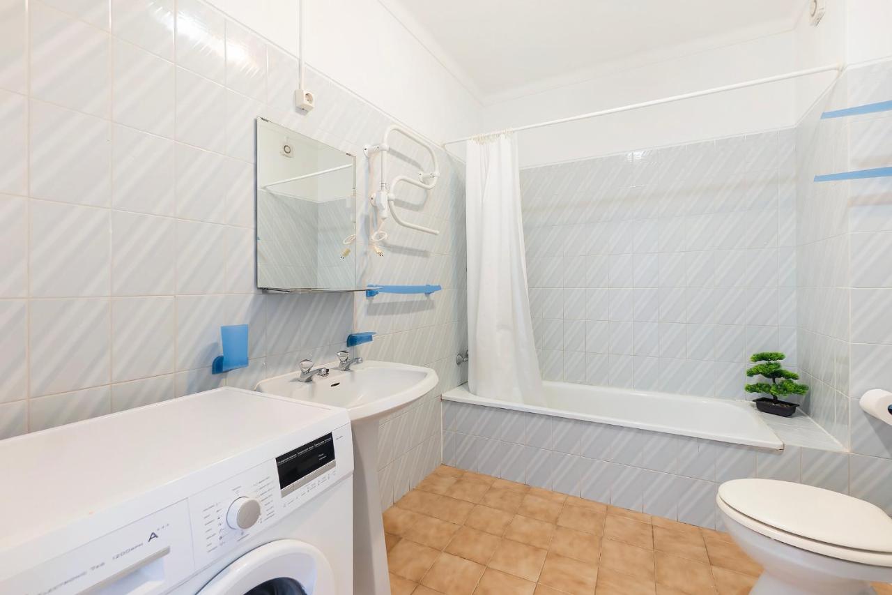 Spacious and Central, 6 min Walk to Beach - 3