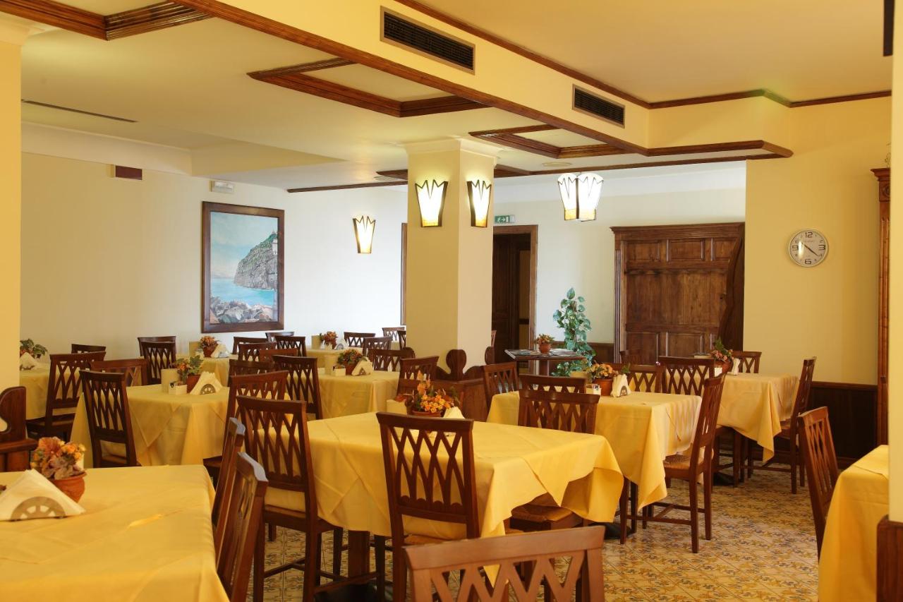 Hotel Mega Mare photo