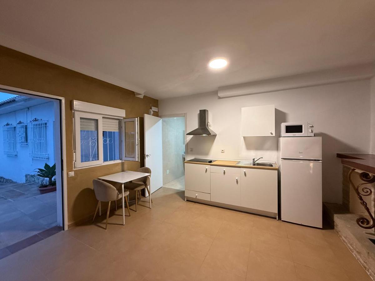 Hostal Apartamentos Playa del Palo - 4