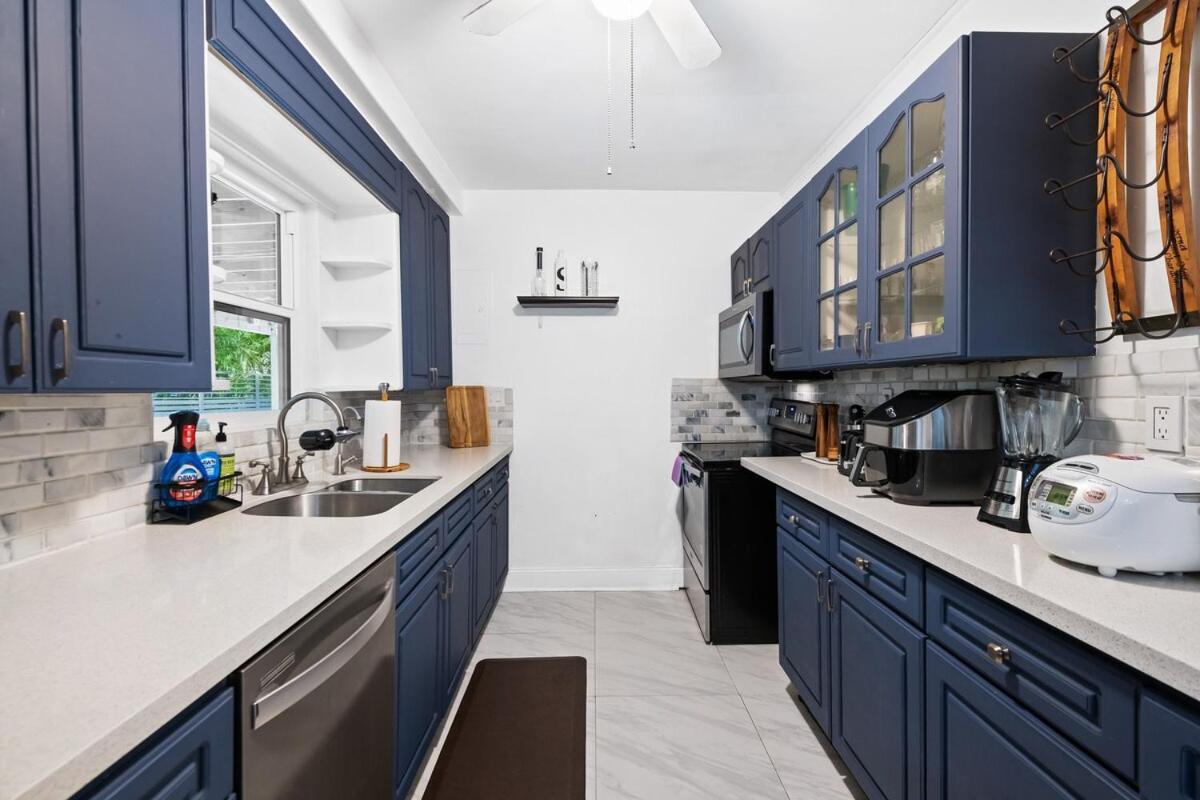 Wynwood Cabana Spacious and Modern Home with New Furniture and Hot Tub - 3