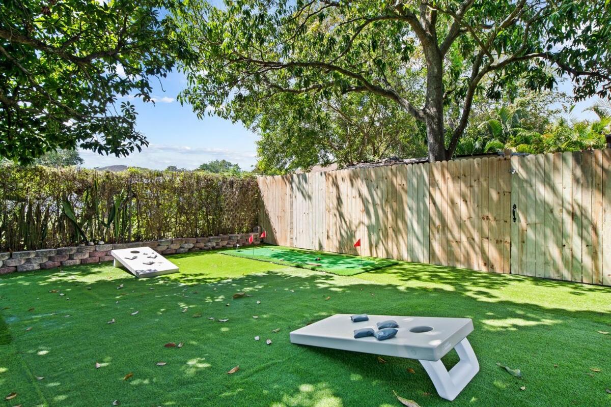 Wynwood Cabana Spacious and Modern Home with New Furniture and Hot Tub - 5