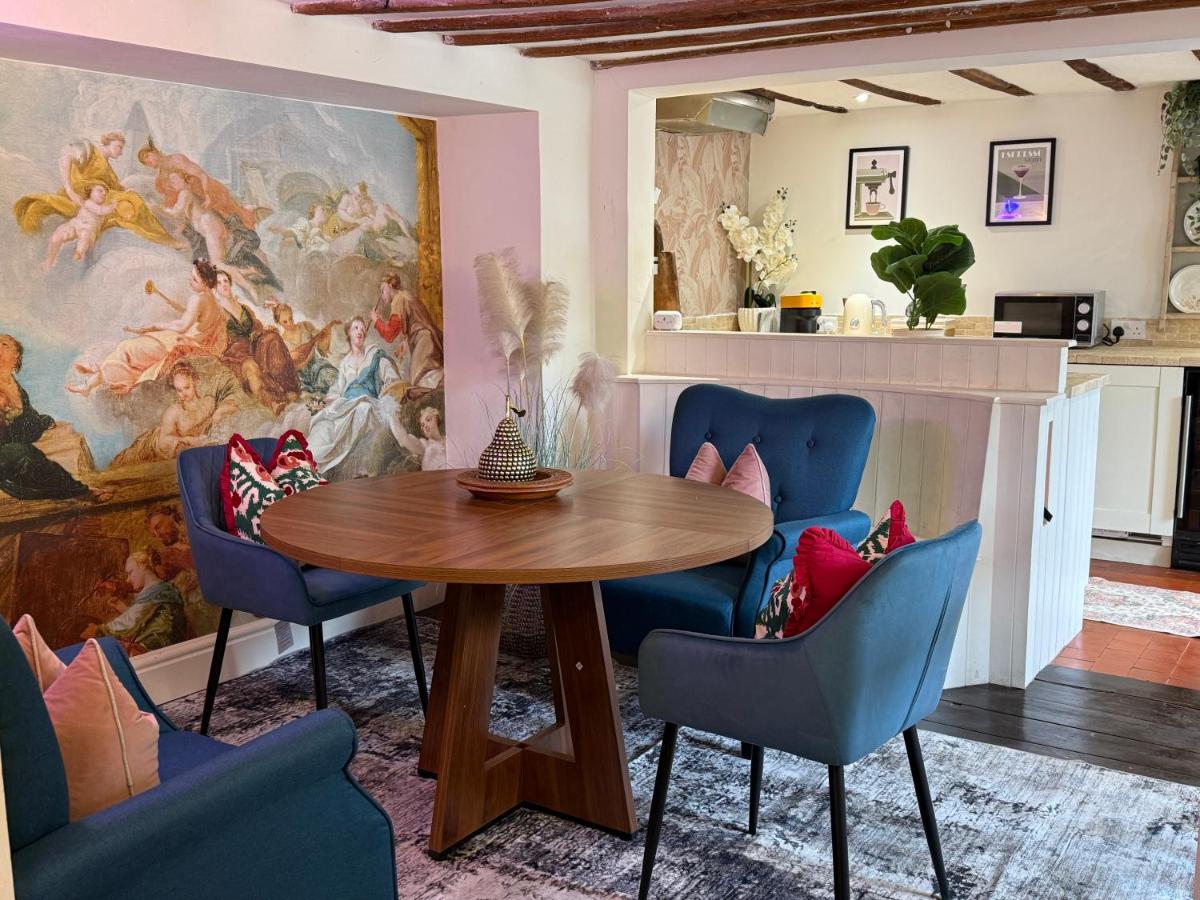 Heron Stays Bath- Boutique Period Properties, 7 Bedrooms, Parking for 4 Cars, Just 3 Miles to Bath Central, Sleeps 15 - 4