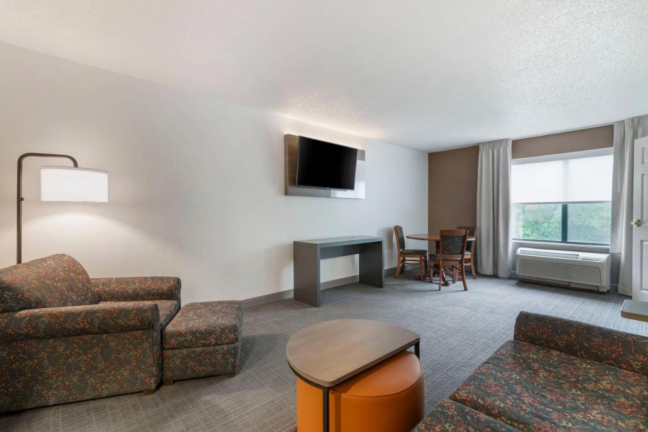 Cloud 9 Inn & Suites Lake George — photo 4