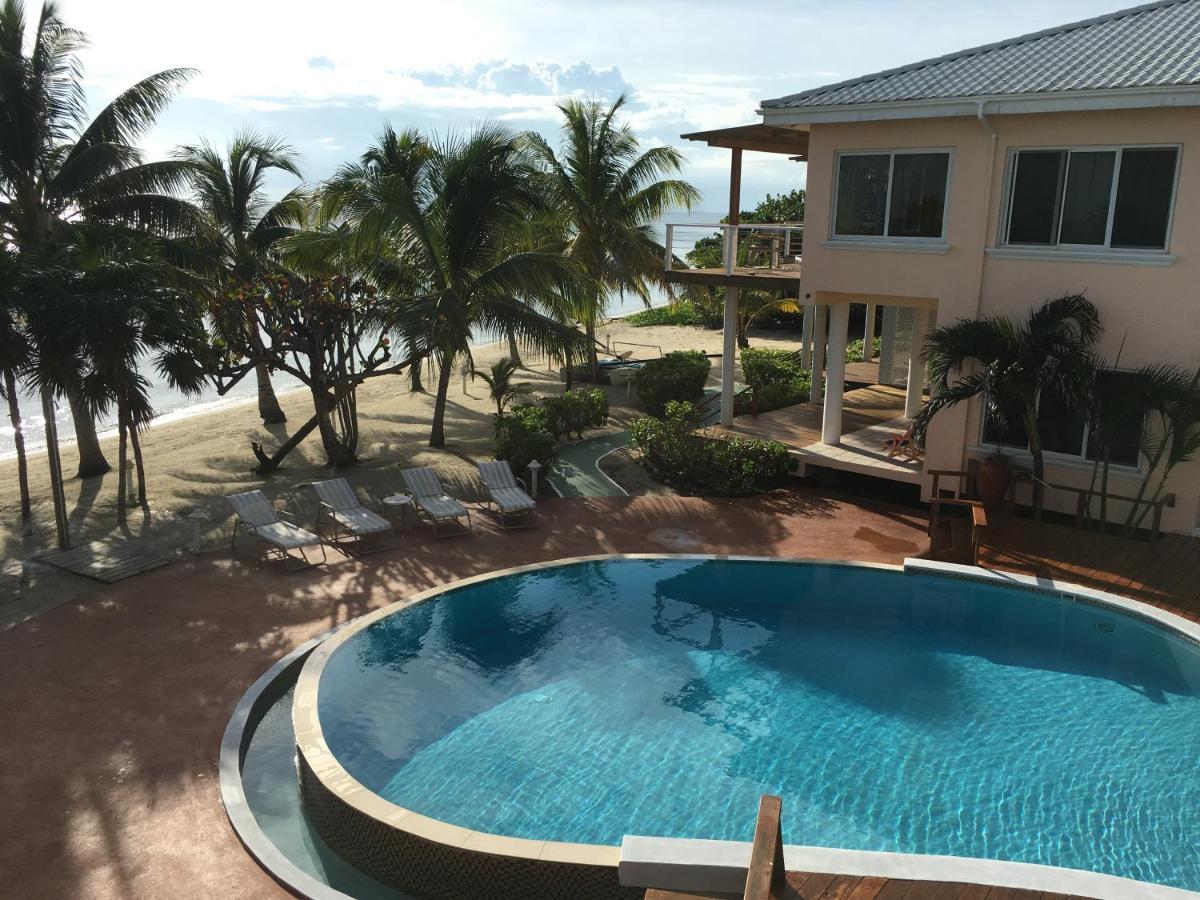 Beach: Laru Beya Resort