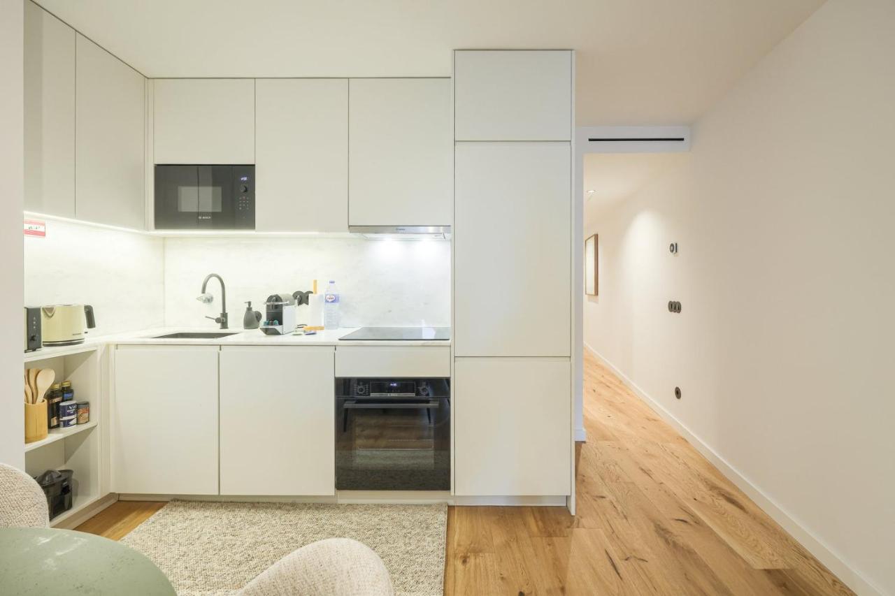 Foz Modern Luxury Sea View Balcony Apartments by LuxiStay - 2