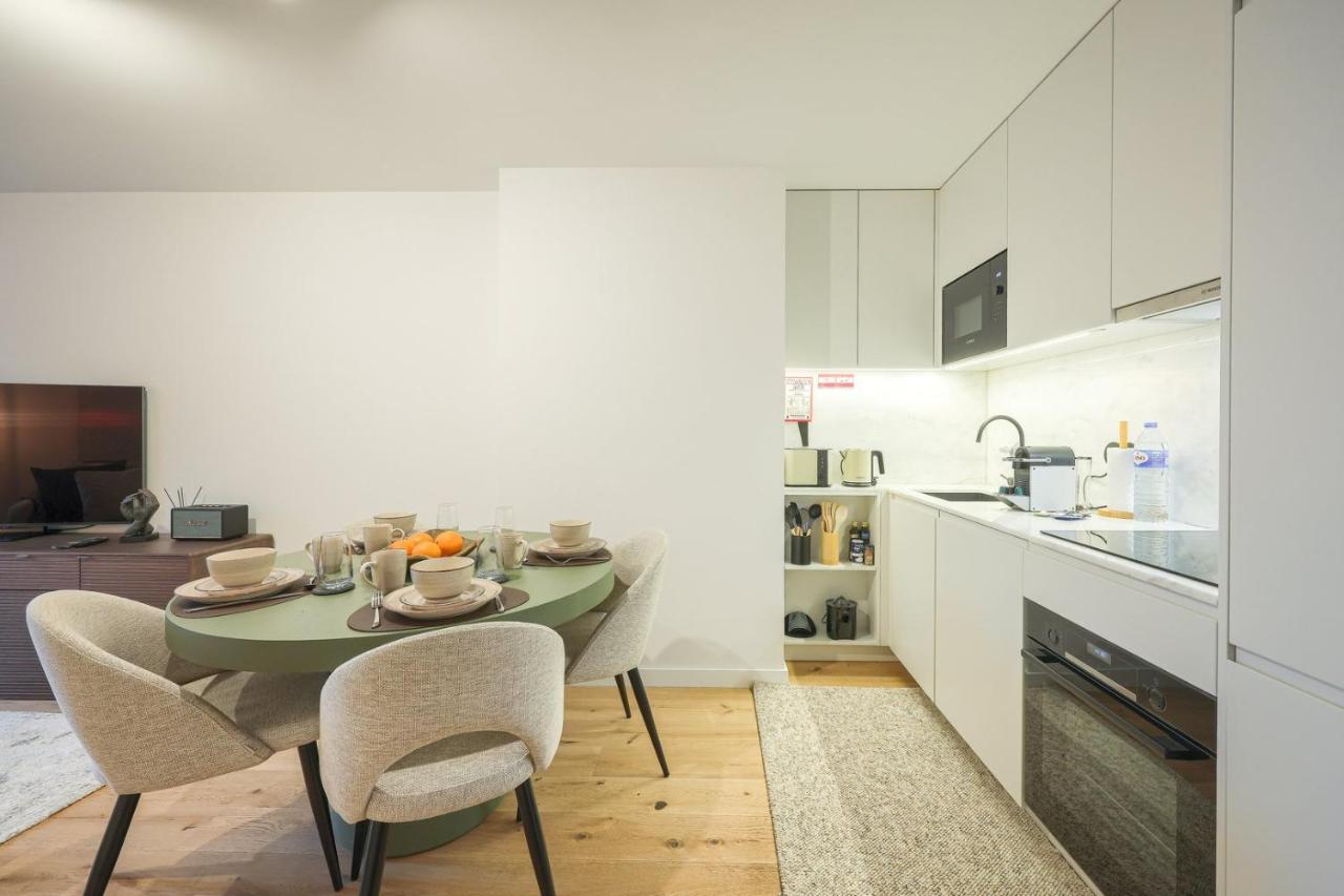 Foz Modern Luxury Sea View Balcony Apartments by LuxiStay - 5
