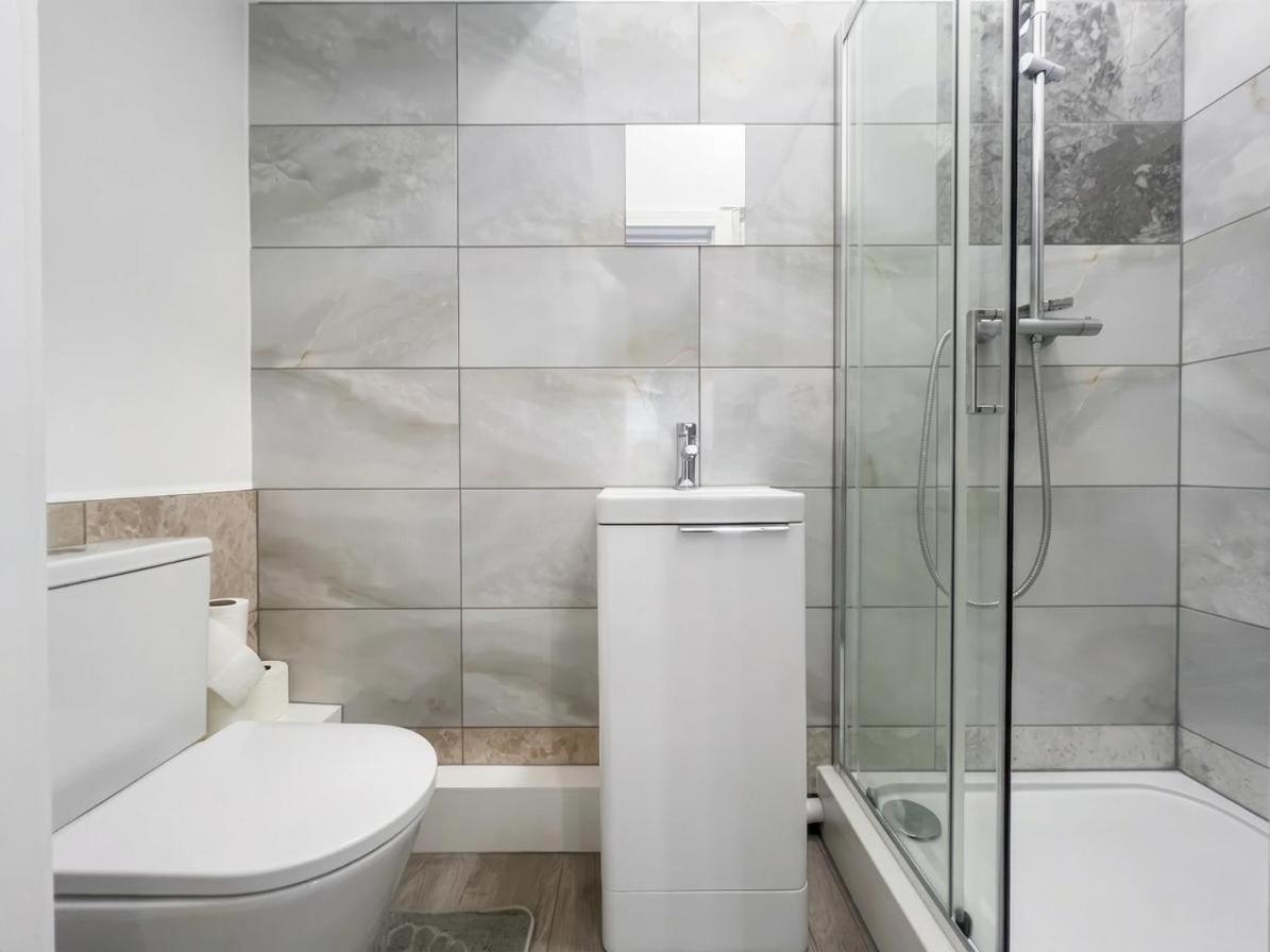 Stylish & Modern Ensuite Studio Room, Central London - 4