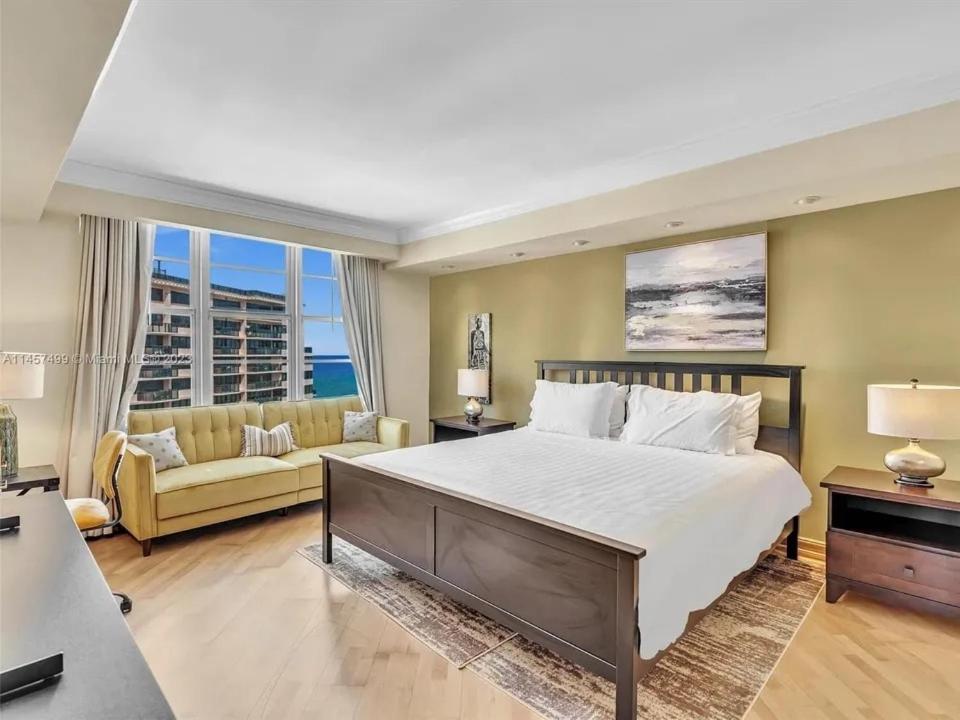 Spacious 2BR Oceanfront Condo with Beach Access - 2