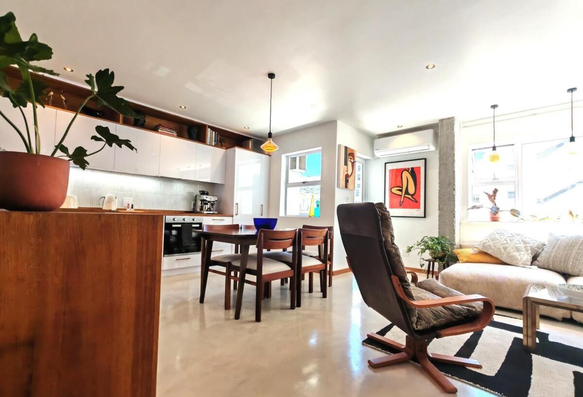 Altaris - Newly renovated 2 bedroom apartment with AC and remote work desk in Kloofstreet