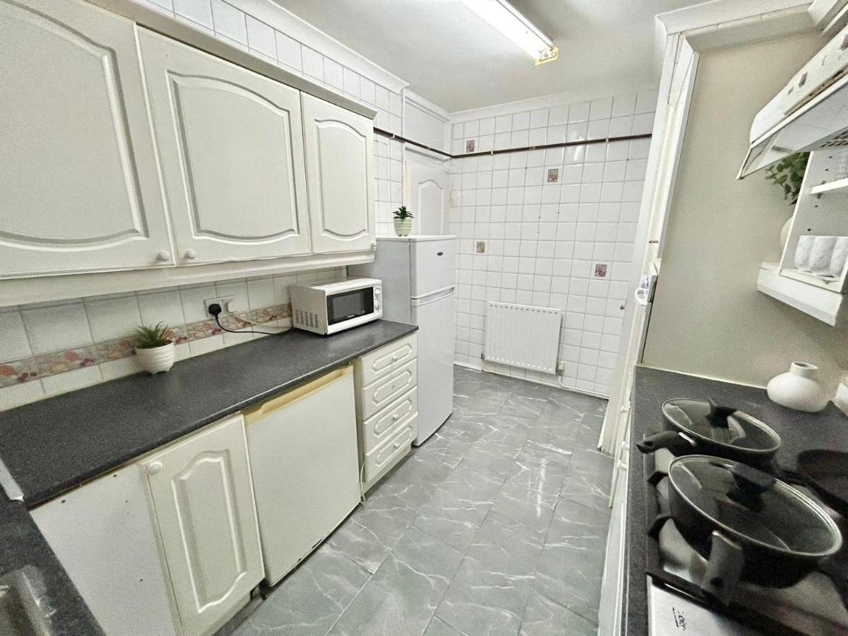 Hyde Park Corner Beautiful Family House - 4