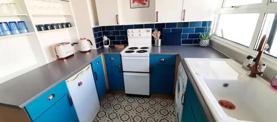 Spacious King Room near Victoria - Zone 1 - 3