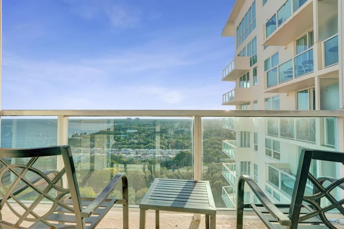 The Arya Escape 20th Floor 2BR with Kitchen - 4