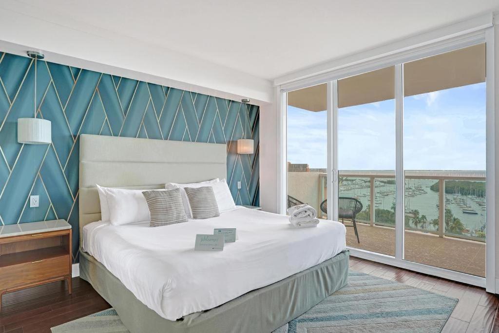 Bright Spacious 2BR Miami Retreat Balcony View - 2