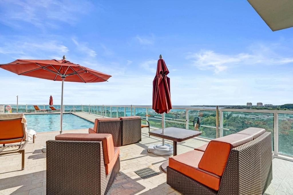 Bright Spacious 2BR Miami Retreat Balcony View - 4