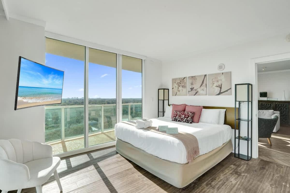 2BR apartment at the Arya Amazing bay views