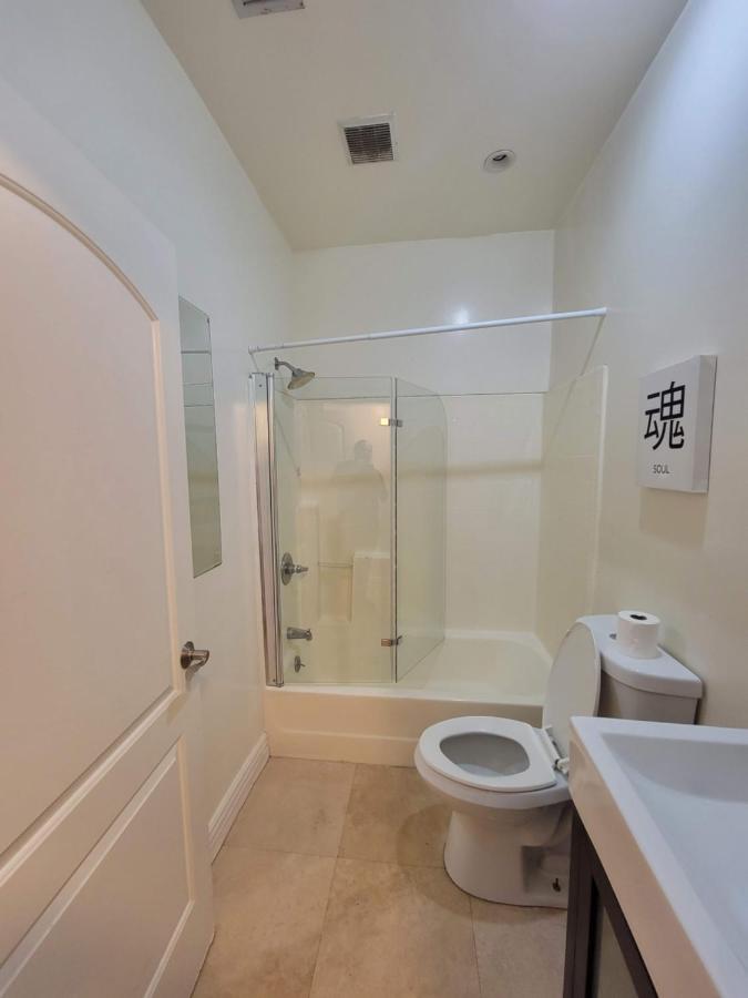 Modern 2 Bedroom Apartment Near Cedars Sinai, Rodeo Drive & Top LA Attractions - 3