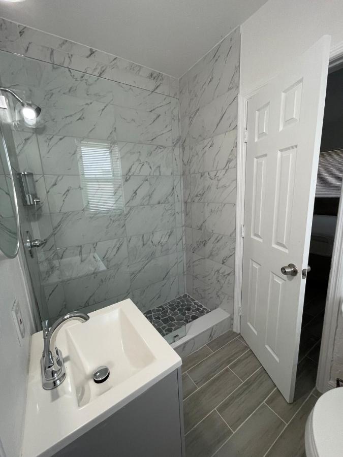 2BR with Backyard Near Airport & Design District - 3