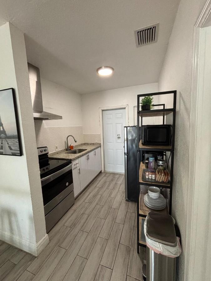 2BR with Backyard Near Airport & Design District - 4