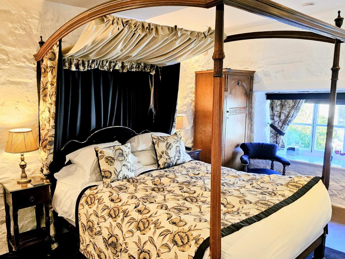 King Room with Four Poster Bed