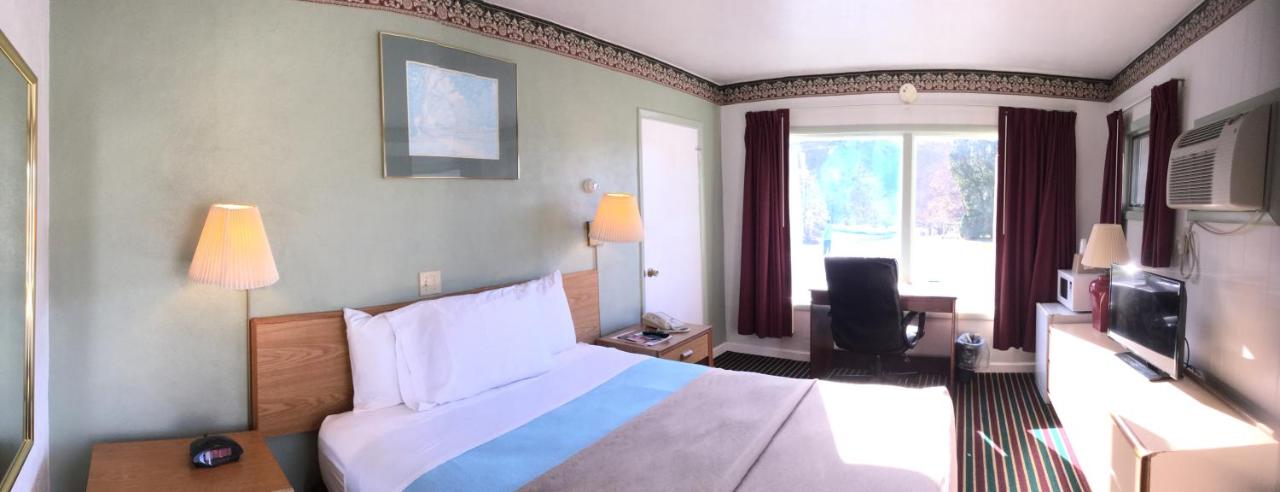 Mooney's Motel — photo 3