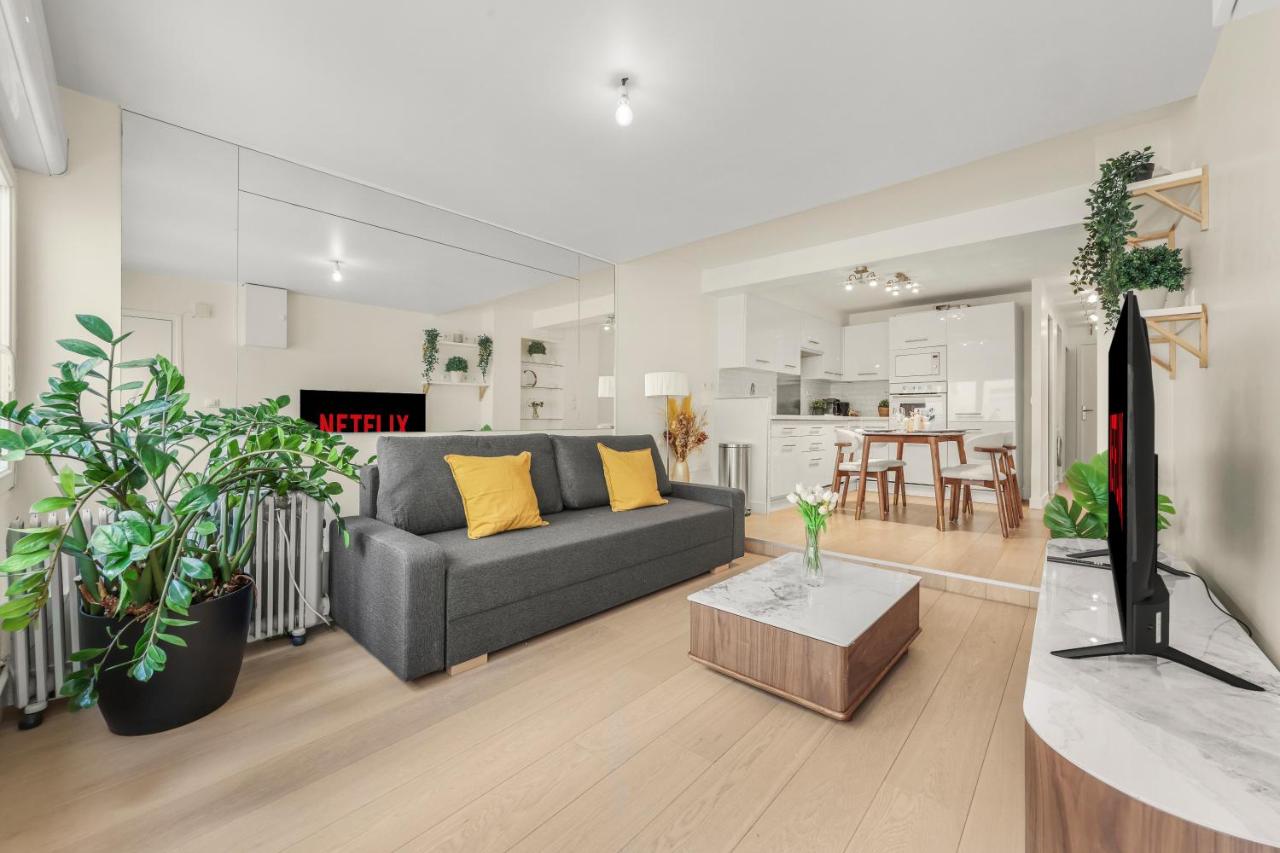 Porte Saint-Denis Stylish 1BR Central Paris Flat - 4