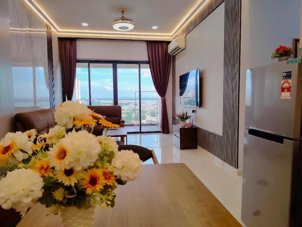 Deluxe 3 Bedroom Garden View - 2