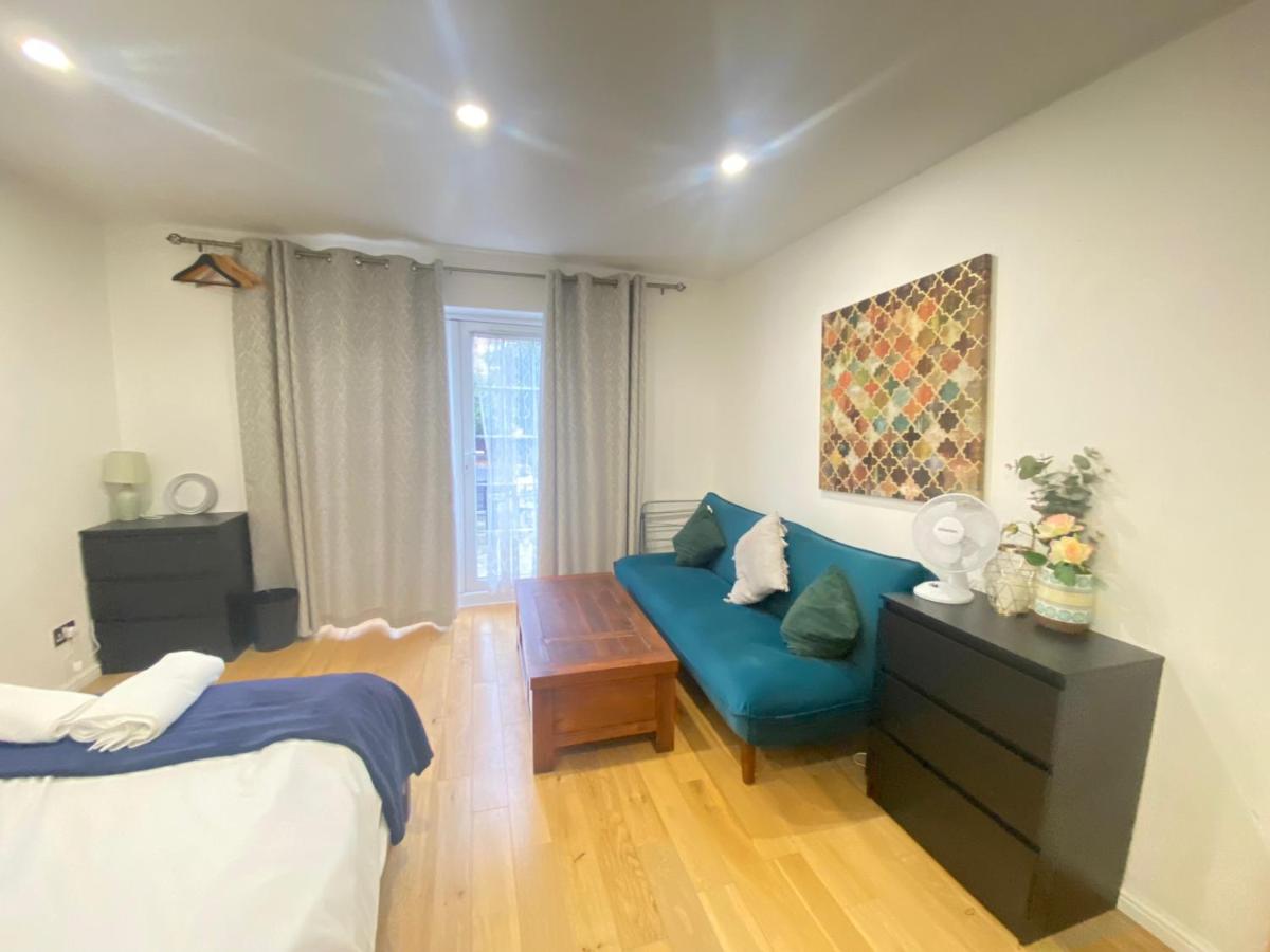 London Luxury House with 5 Bedrooms - 2