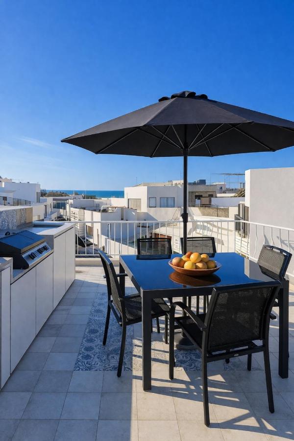 Casa Rosa Rooftop Terrace BBQ Walk to Marina