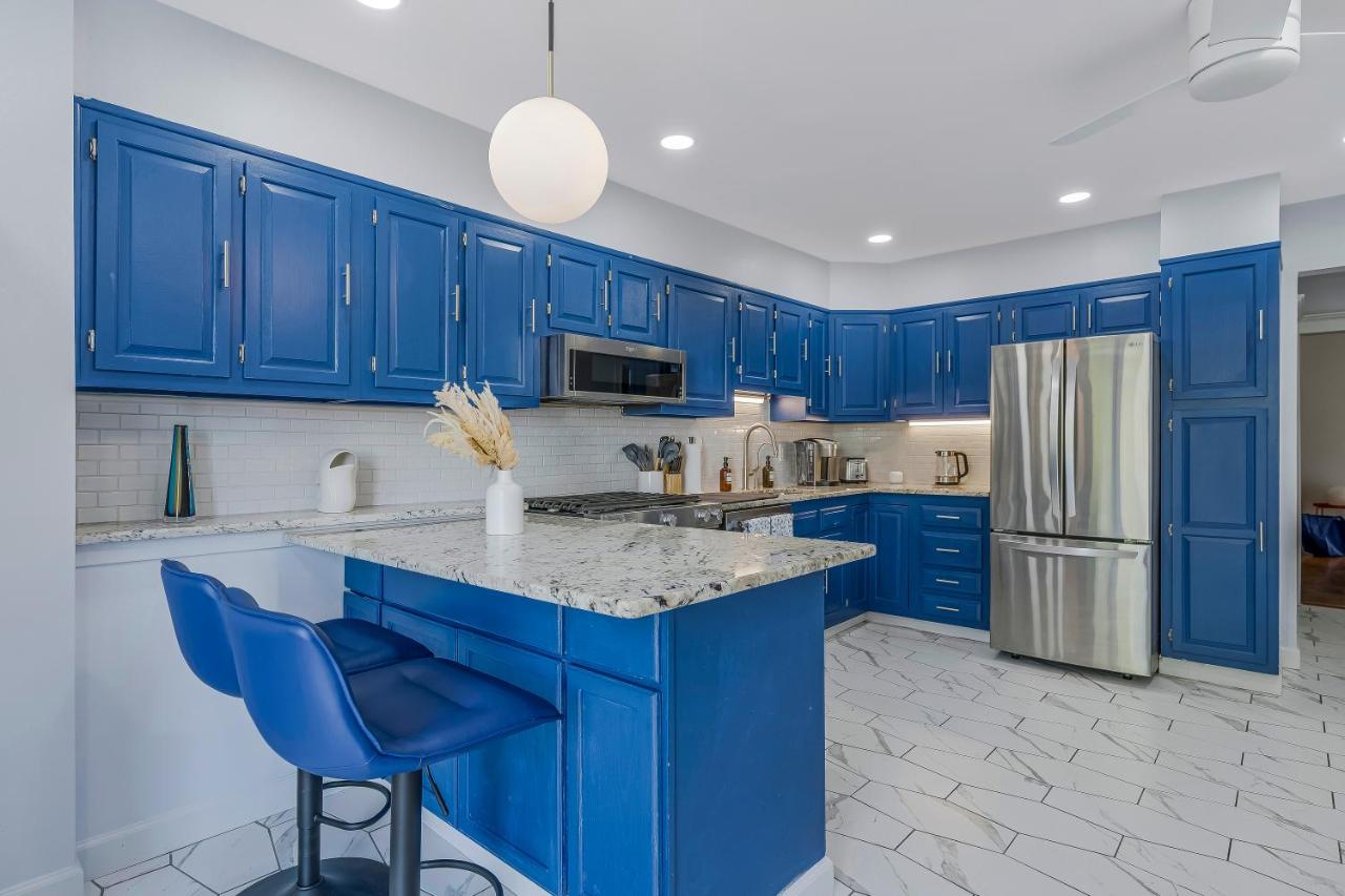 Parkside 3BR 1BA Apt Private Deck Minutes to NYC - 4