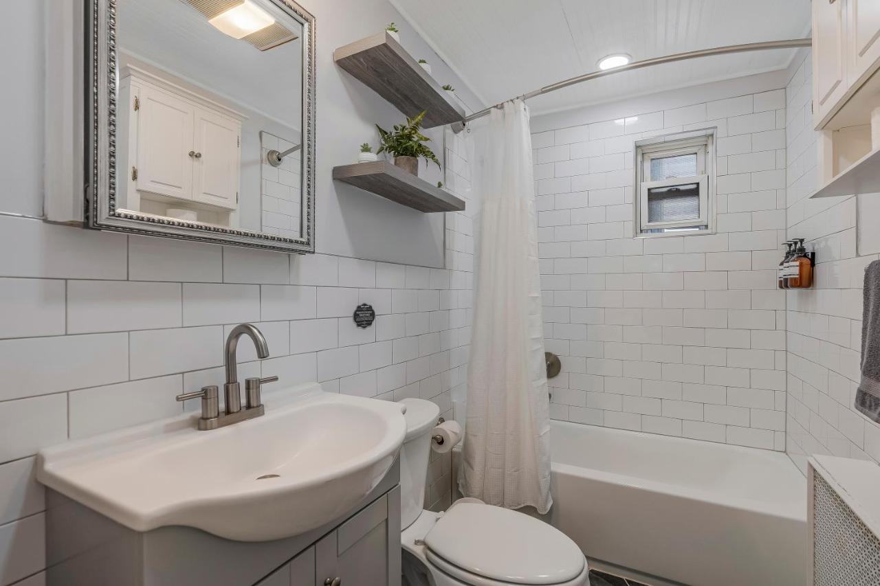 Parkside 3BR 1BA Apt Private Deck Minutes to NYC - 3