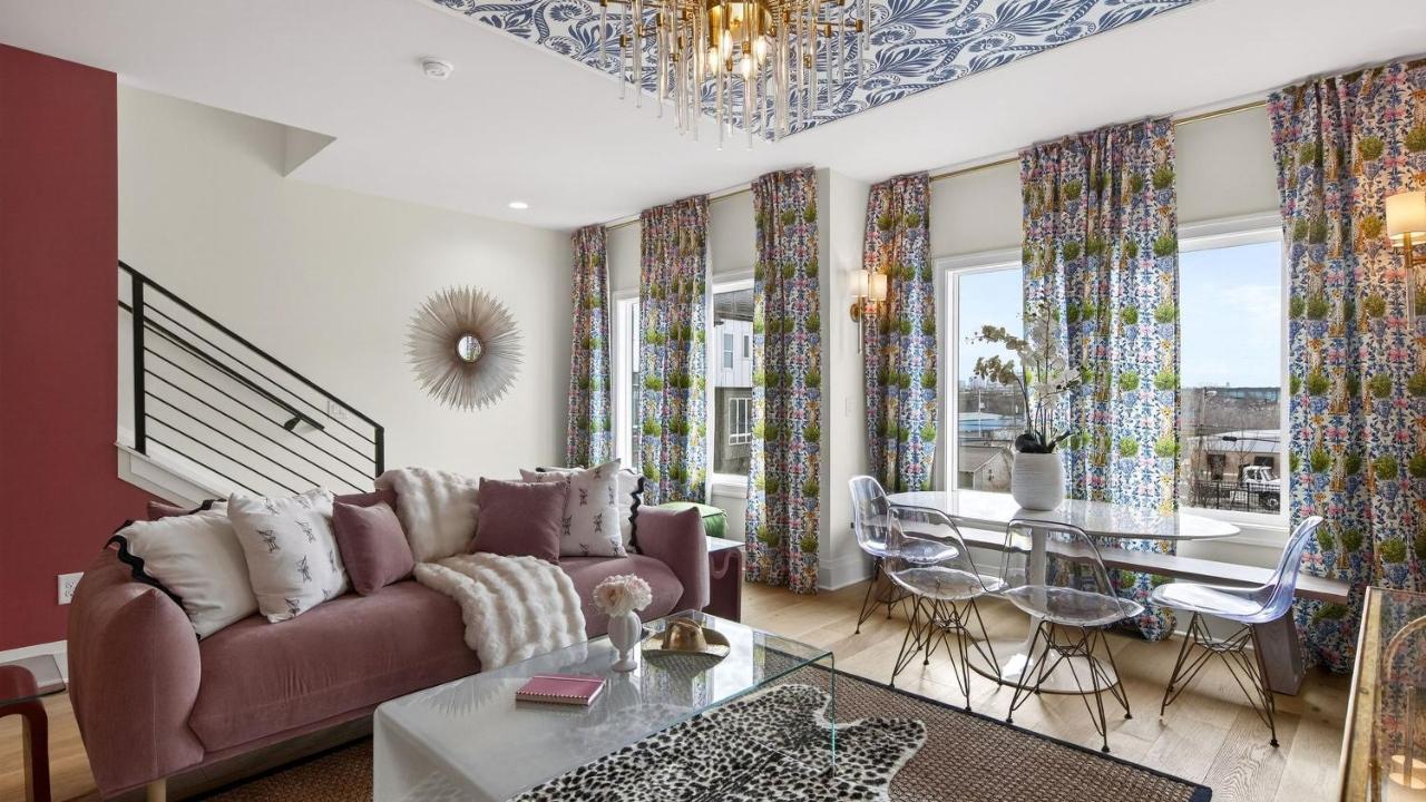 Katie Hill Collection by AvantStay Rooftop Lounge Karoke and Games Hot Tub Near Downtown - 2