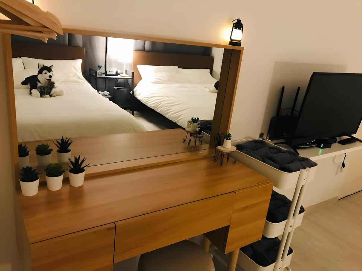 5 Min walk from Hongik Univ Exit3 2 Room, 3 beds ,MAX 6 PPL, 2nd floor