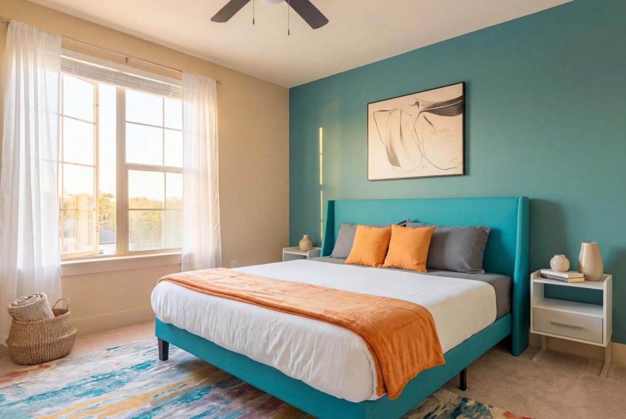 Chic King 1BR Downtown Access Pool Parking & Gym