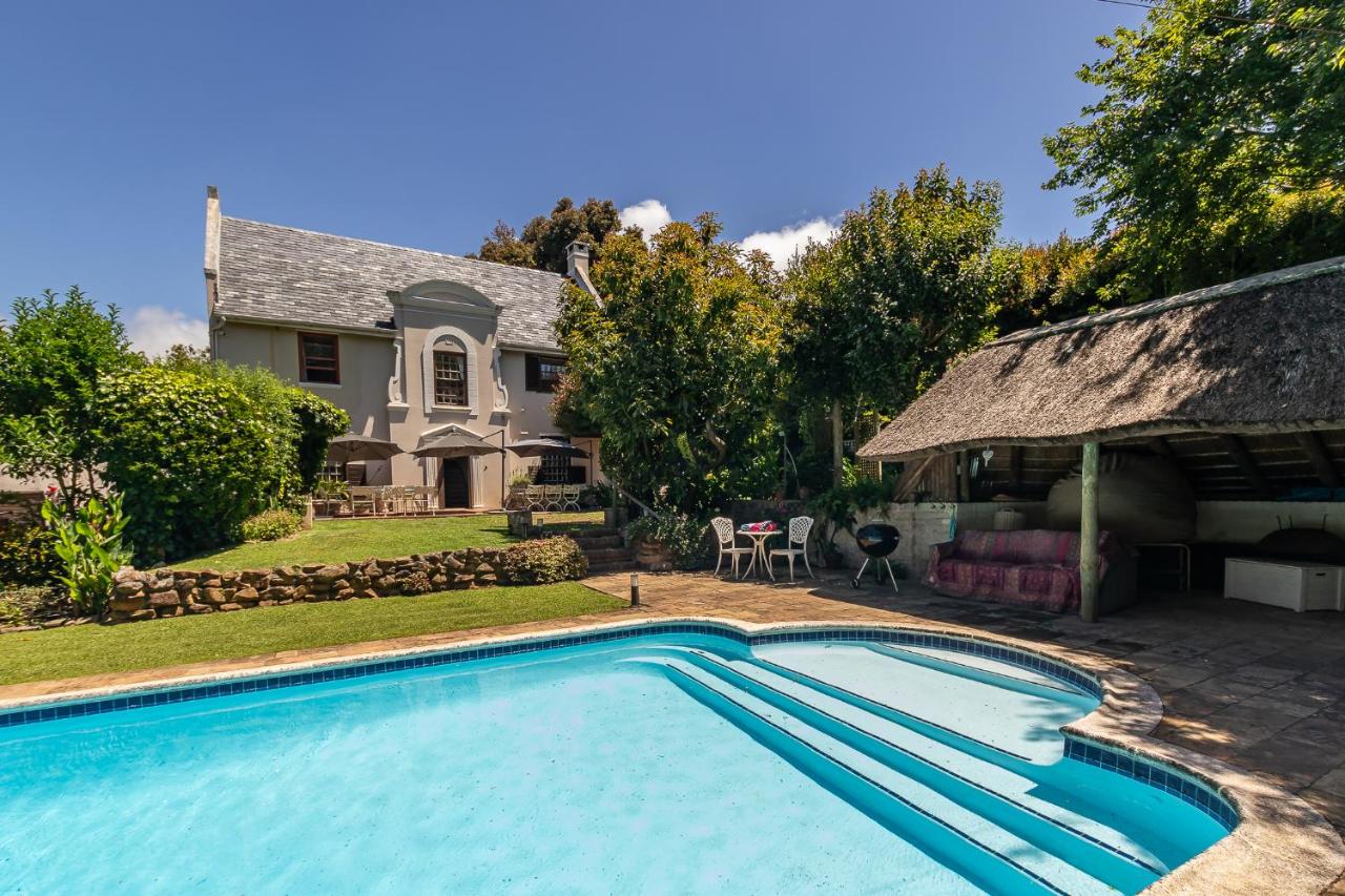 Private garden cottage in Wynberg with separate entrance, secure parking, and easy access to Main Road, shops, and restaurants - 2