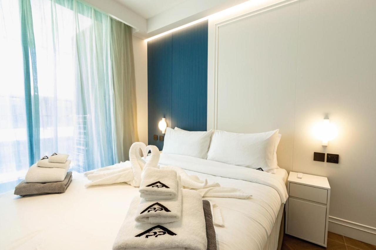 Unit 2303 Beachfront Pool-Facing Sea View - 2