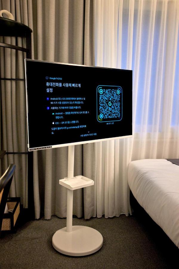 Newly opened 5 minutes from Hongdae Street 5 minutes from Hapjeong Station Premium Room for 6 People Luxury Dining Room Luggage Storage - 5