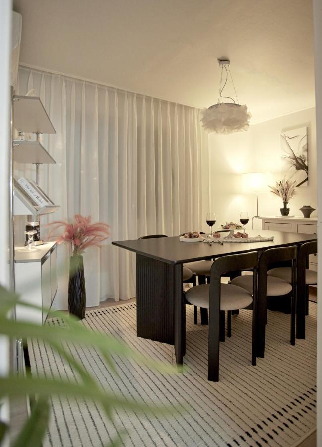 Newly opened 5 minutes from Hongdae Street 5 minutes from Hapjeong Station Premium Room for 6 People Luxury Dining Room Luggage Storage - 4