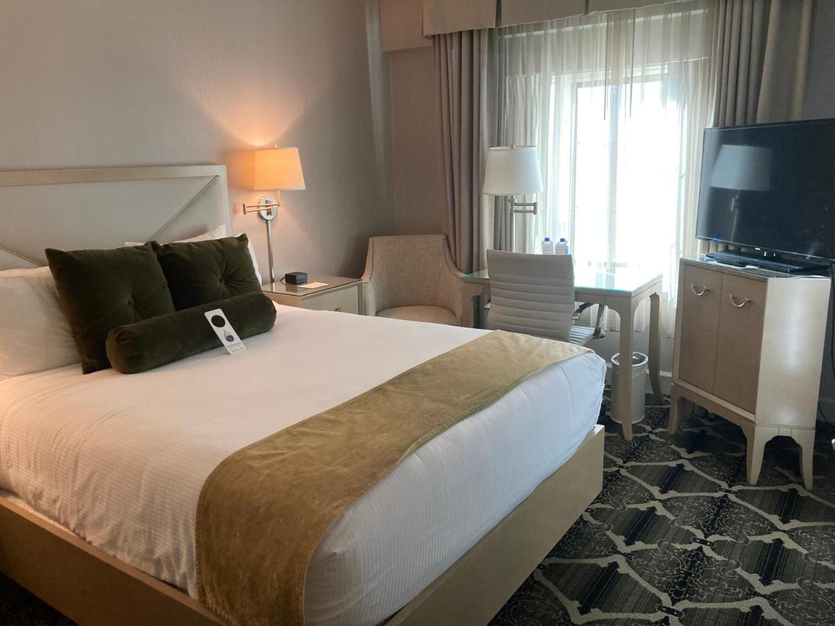 Bell Tower Hotel — photo 9