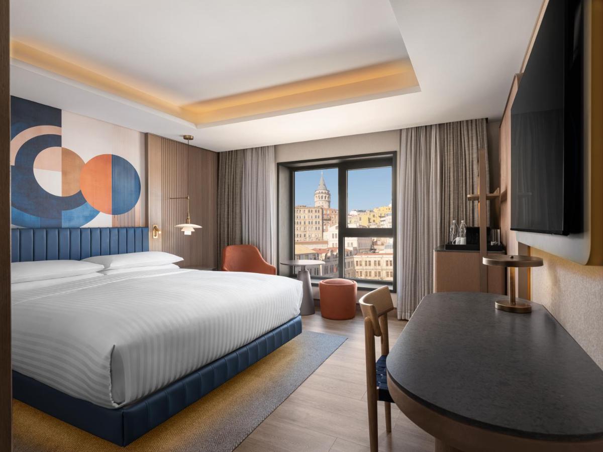 Deluxe Guest Room, 1 King Bed, Galata Tower View, High Floor