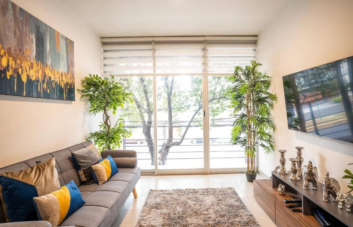 Modern 2 Bedroom Cozy Stay