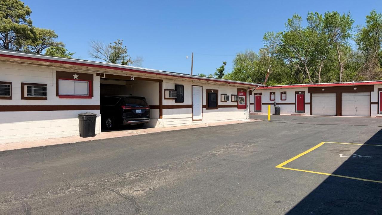 Red Door Motel — photo 10