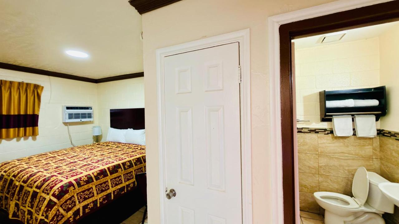 Red Door Motel — photo 3