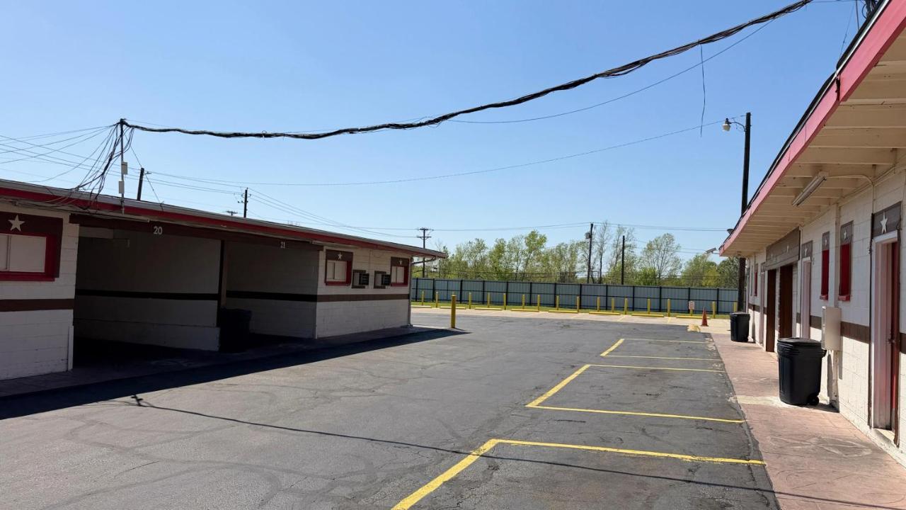Red Door Motel — photo 20
