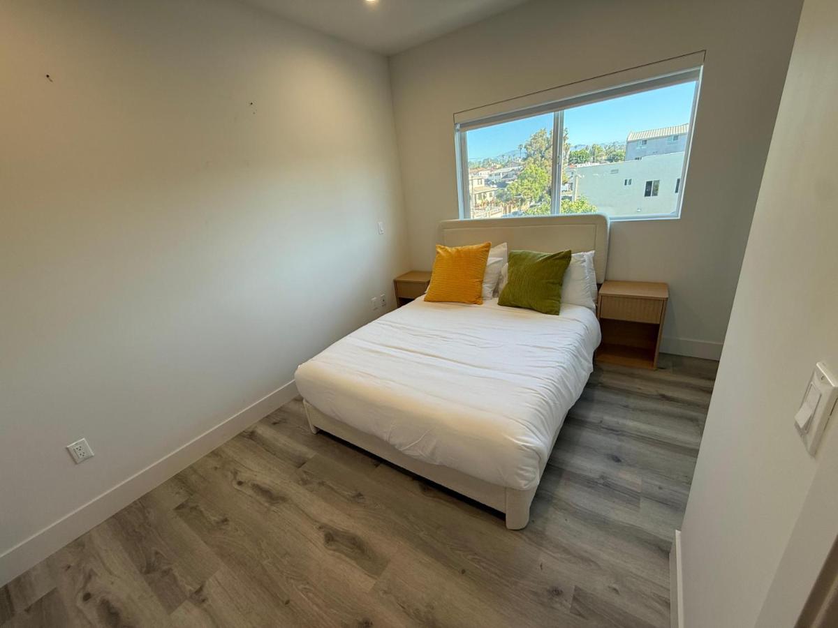 Hollywood Heights - 2