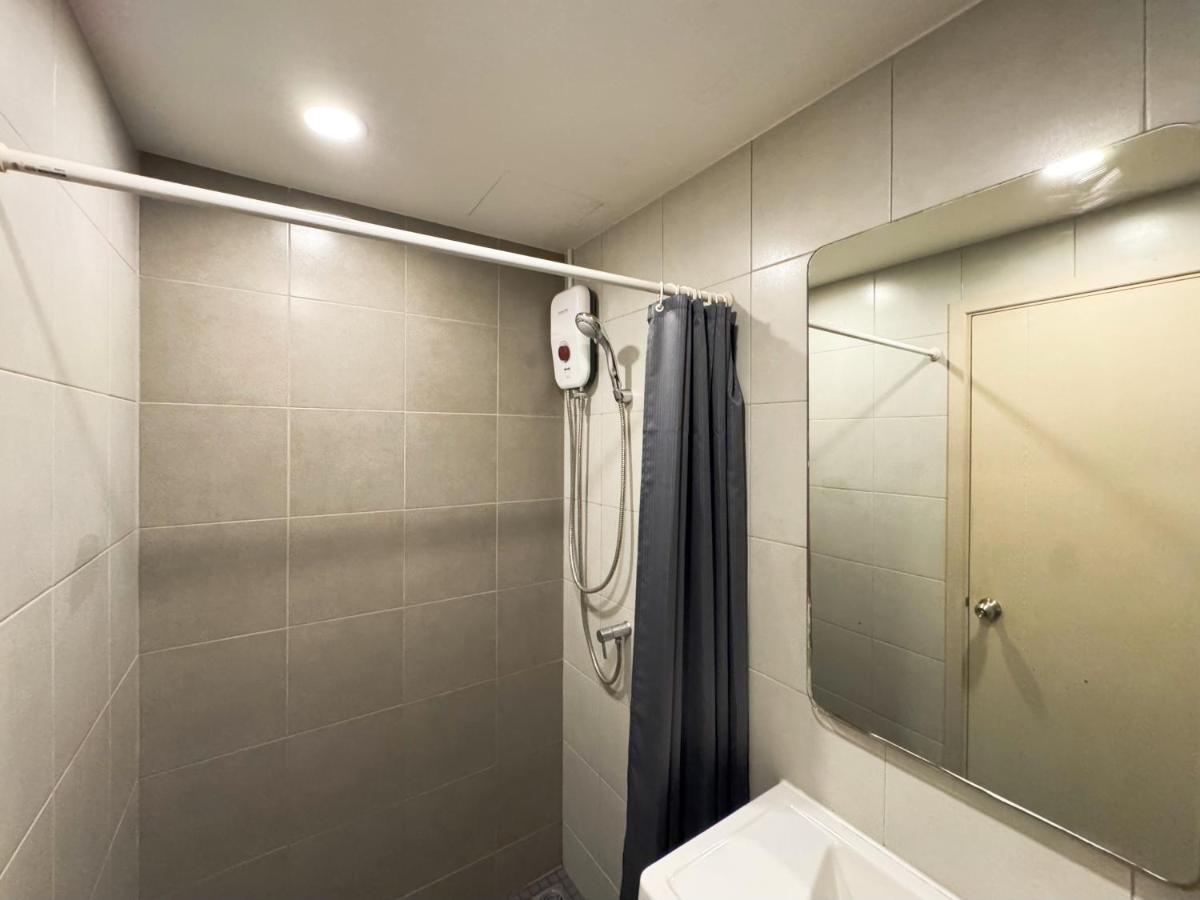 Pool Studio Near BTS Quiet Stay - 4