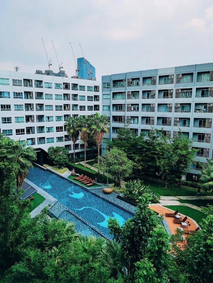 Pool Studio Near BTS Quiet Stay