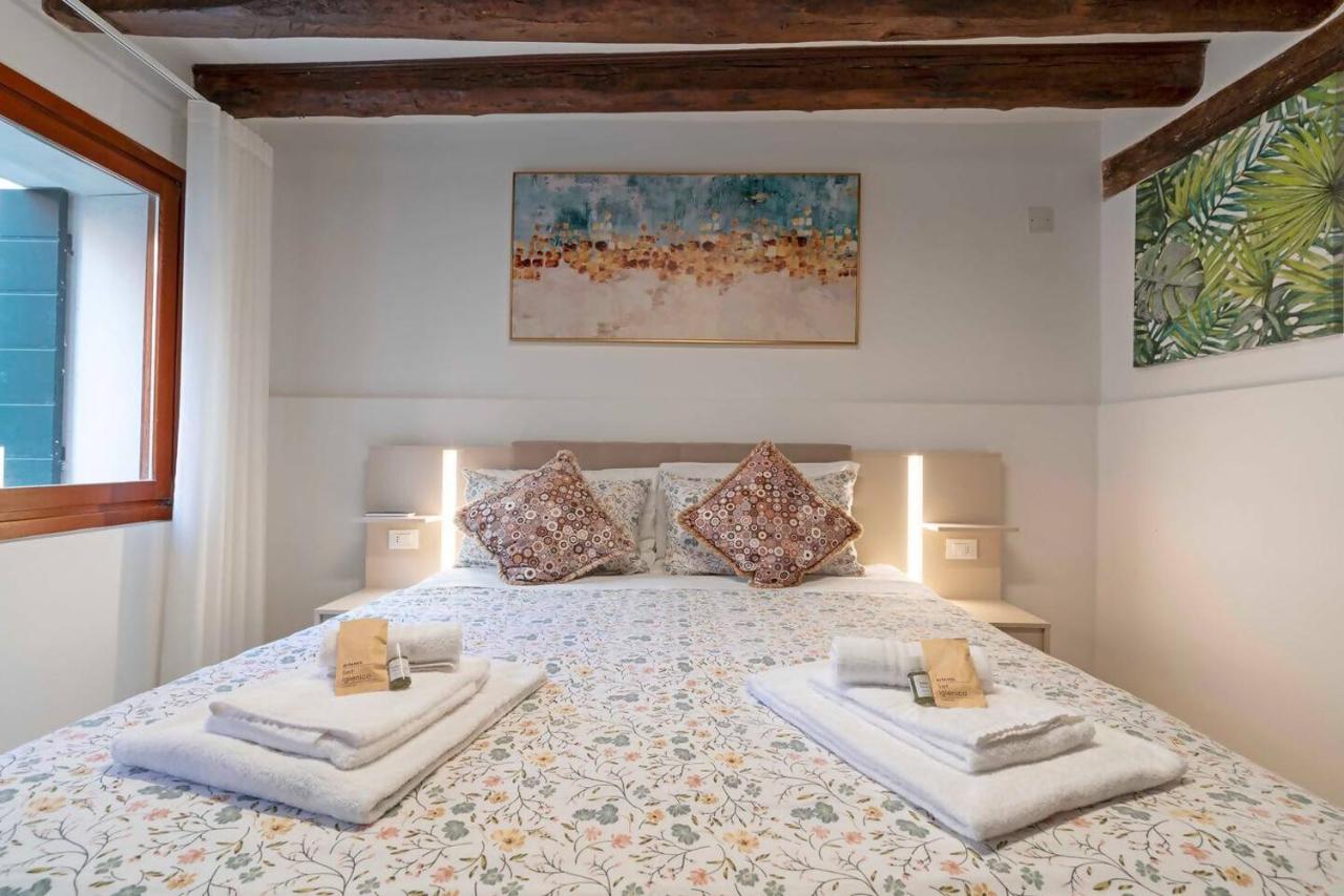 Pozzo d'oro apartment 1 canal view - 3